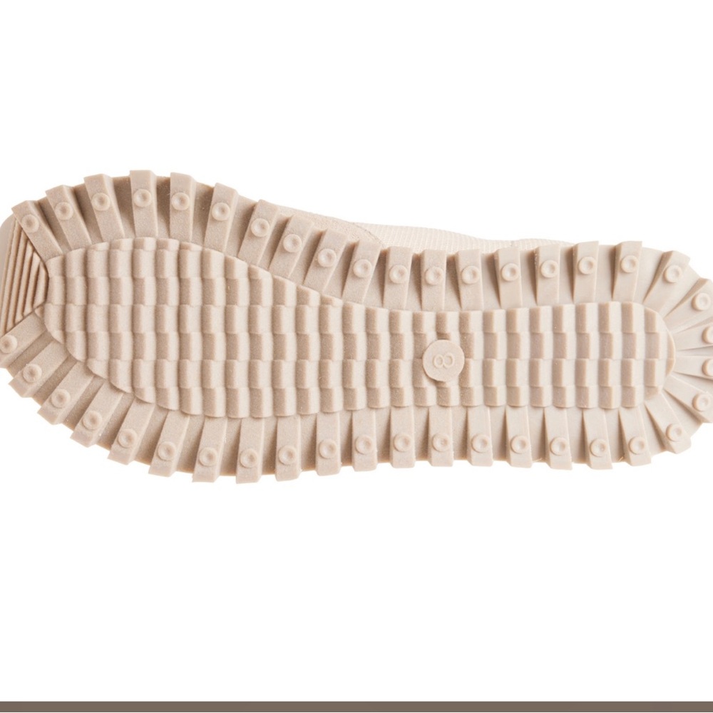 Blondo new in box slip on sneakers waterproof sand color - Picture 2 of 14